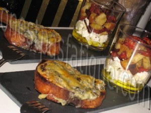 salade express tomate feta facon verrine et tartine grillee roquefort