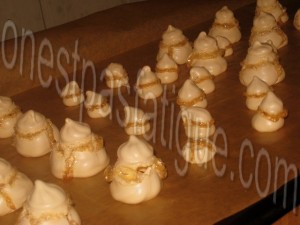Bûche spéculoos-mirabelle, domes meringues-marron, gelee fruits rouges_etape 12